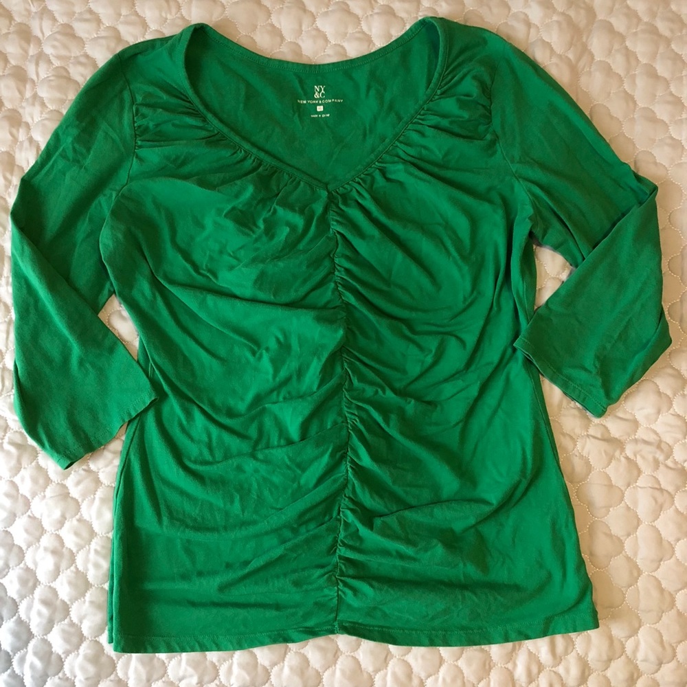 NY&C green 3/4 sleeve ruched front shirt.